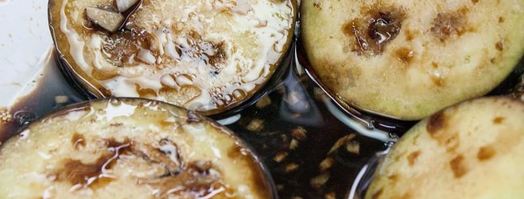 закуска из запеченного баклажана помидора и моцареллы. Шаг 4