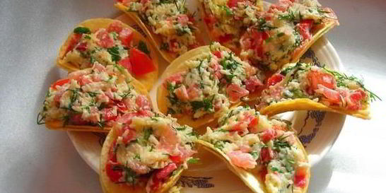 Закуска на чипсах