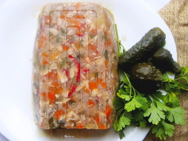 Рецепт заливного террина с курицей и овощами