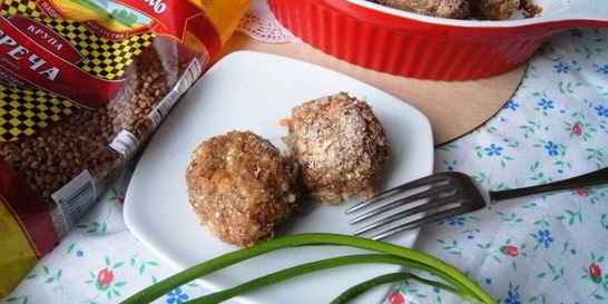 Запеченные гречневые шарики с квашеной капустой