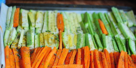 Запеченные палочки из кабачков и моркови
